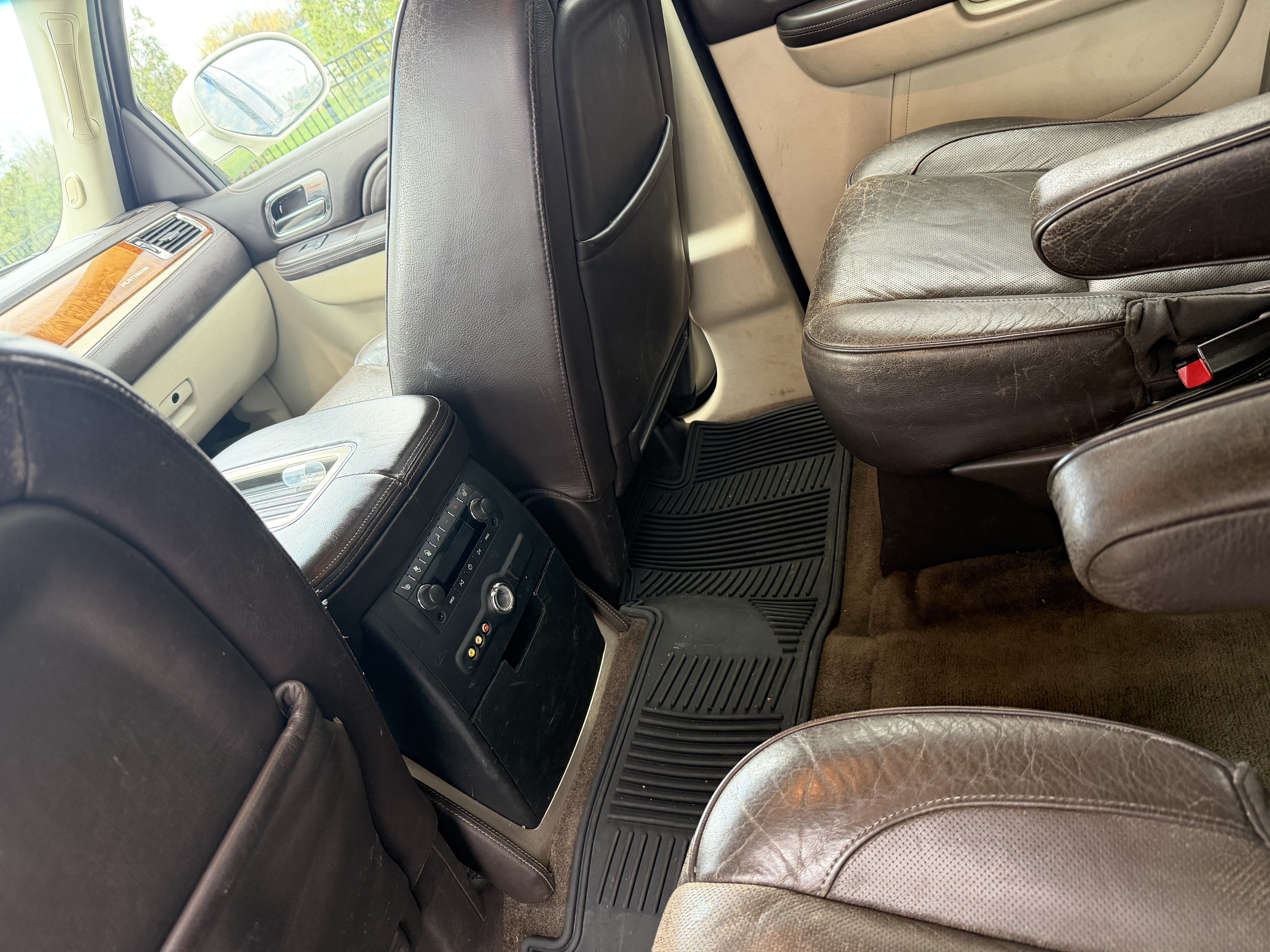 Used 2014 Cadillac Escalade ESV Platinum AWD/4WD image 12