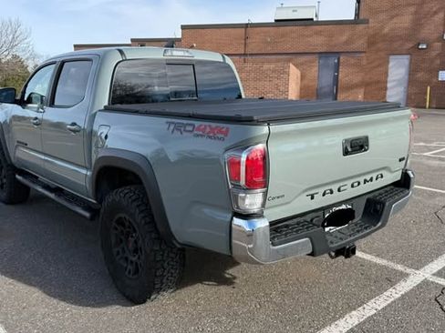 Used 2022 Toyota Tacoma TRD Off-Road image 9