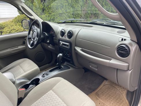 Used 2006 Jeep Liberty Sport image 8