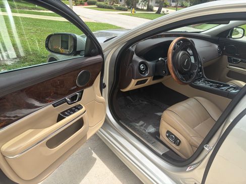 Used 2017 Jaguar XJ R-Sport RWD image 4