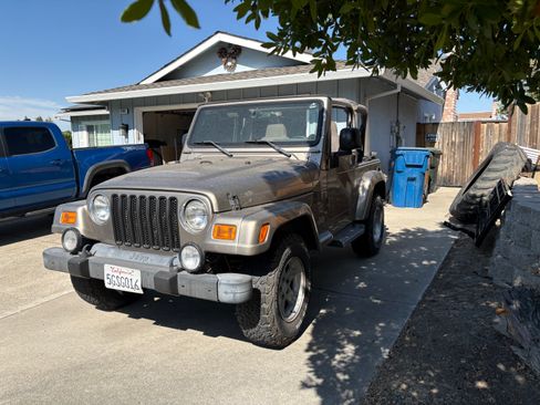 Used 2004 Jeep Wrangler Sahara w/ Dual Top Group image 6
