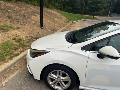 Used 2016 Chevrolet Cruze LT w/ Sun And Sound Package FWD image 2