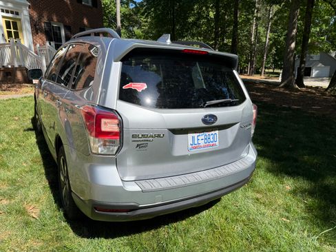Used 2017 Subaru Forester 2.5i Premium w/ All-Weather Package image 10