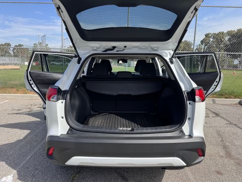 Used 2024 Toyota Corolla Cross LE w/ Moonroof Package image 11