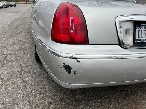 Used 2000 Lincoln Town Car Signature image 10