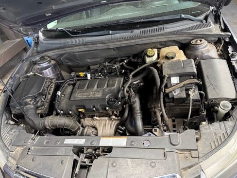 Used 2014 Chevrolet Cruze LT image 12