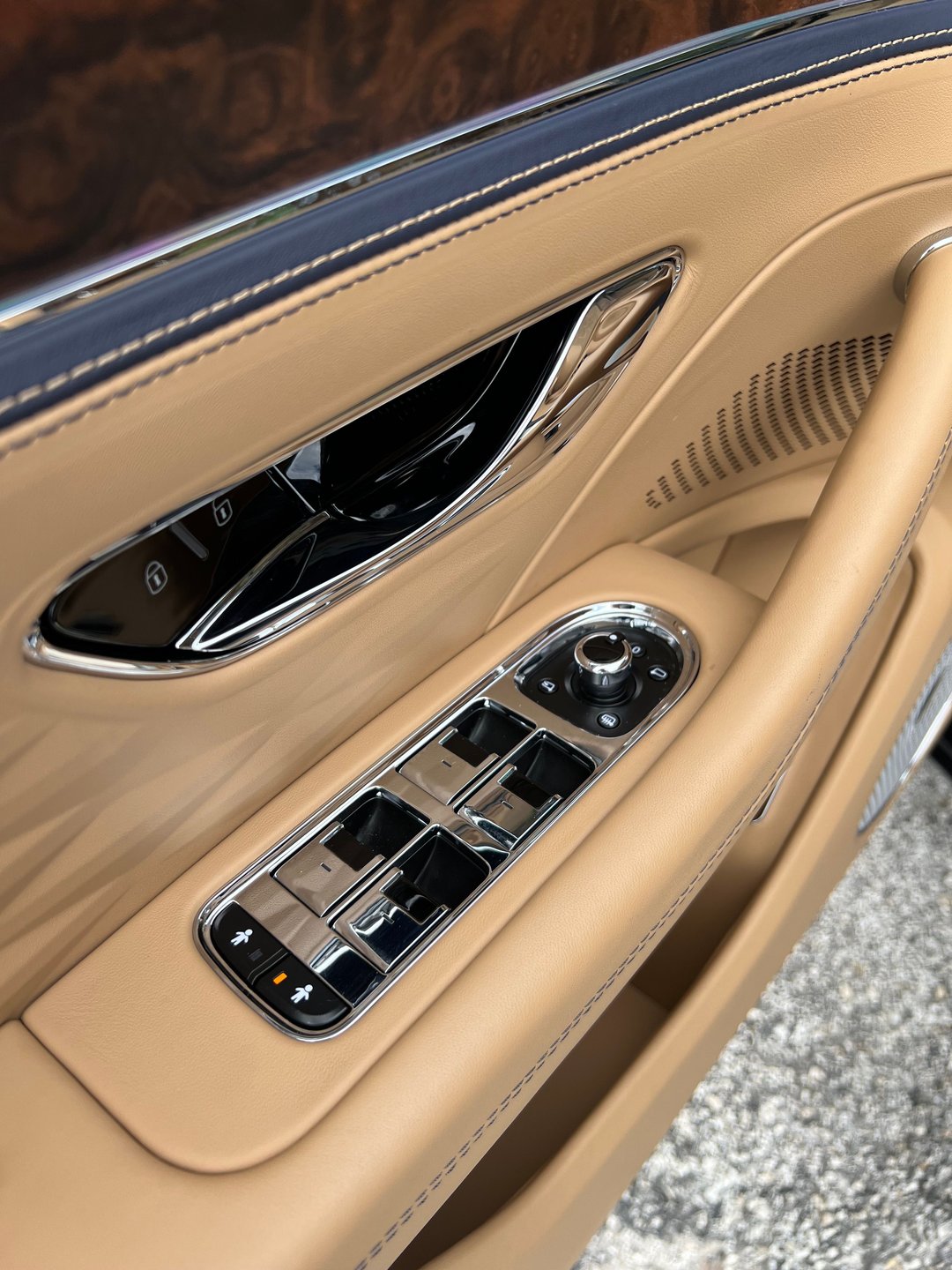 Used 2022 Bentley Flying Spur V8 AWD/4WD image 26