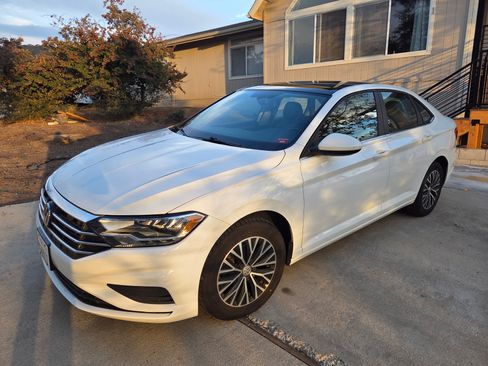 Used 2019 Volkswagen Jetta SE w/ Cold Weather Package image 6