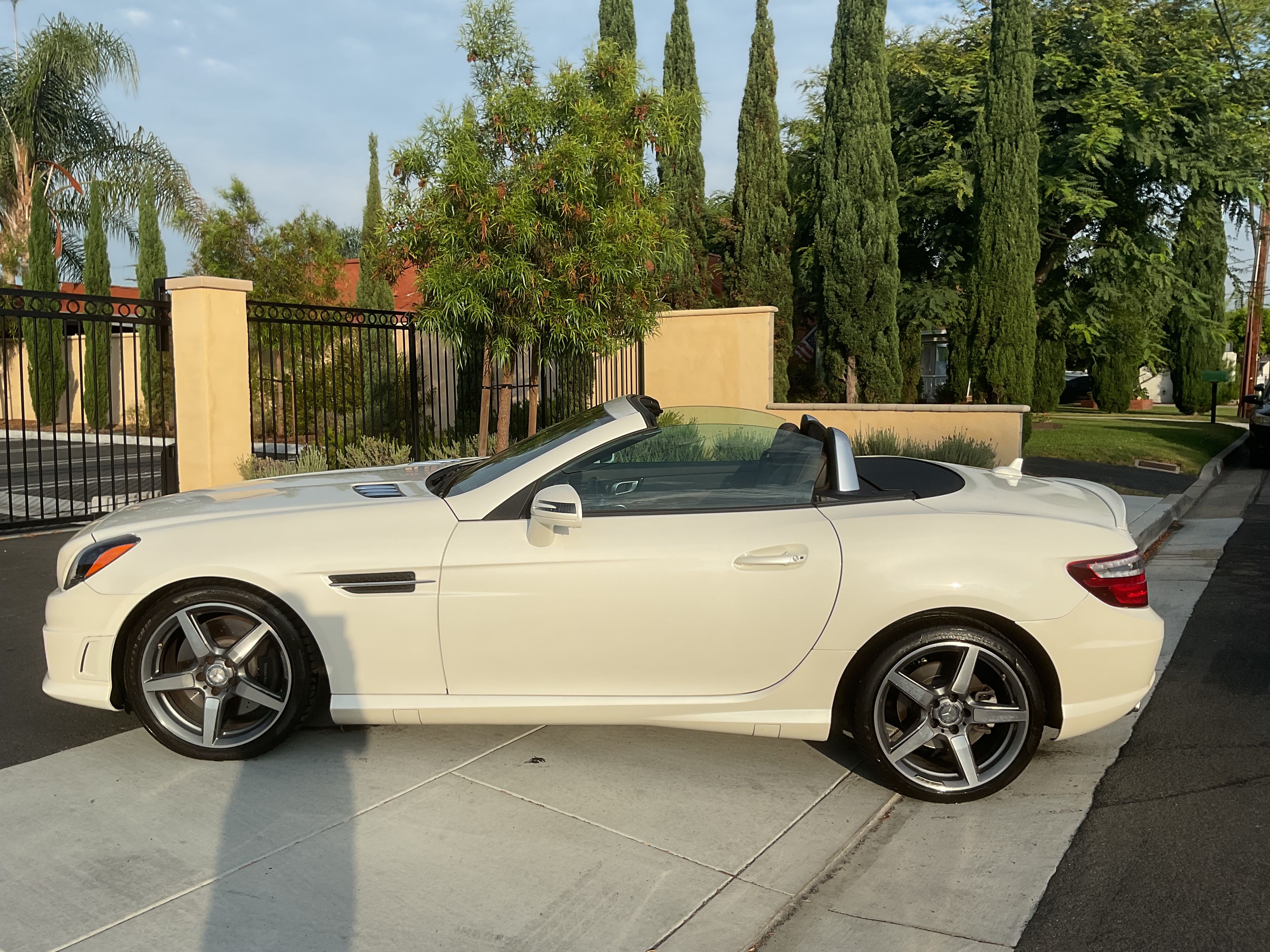 Used 2015 Mercedes-Benz SLK 250 image 1