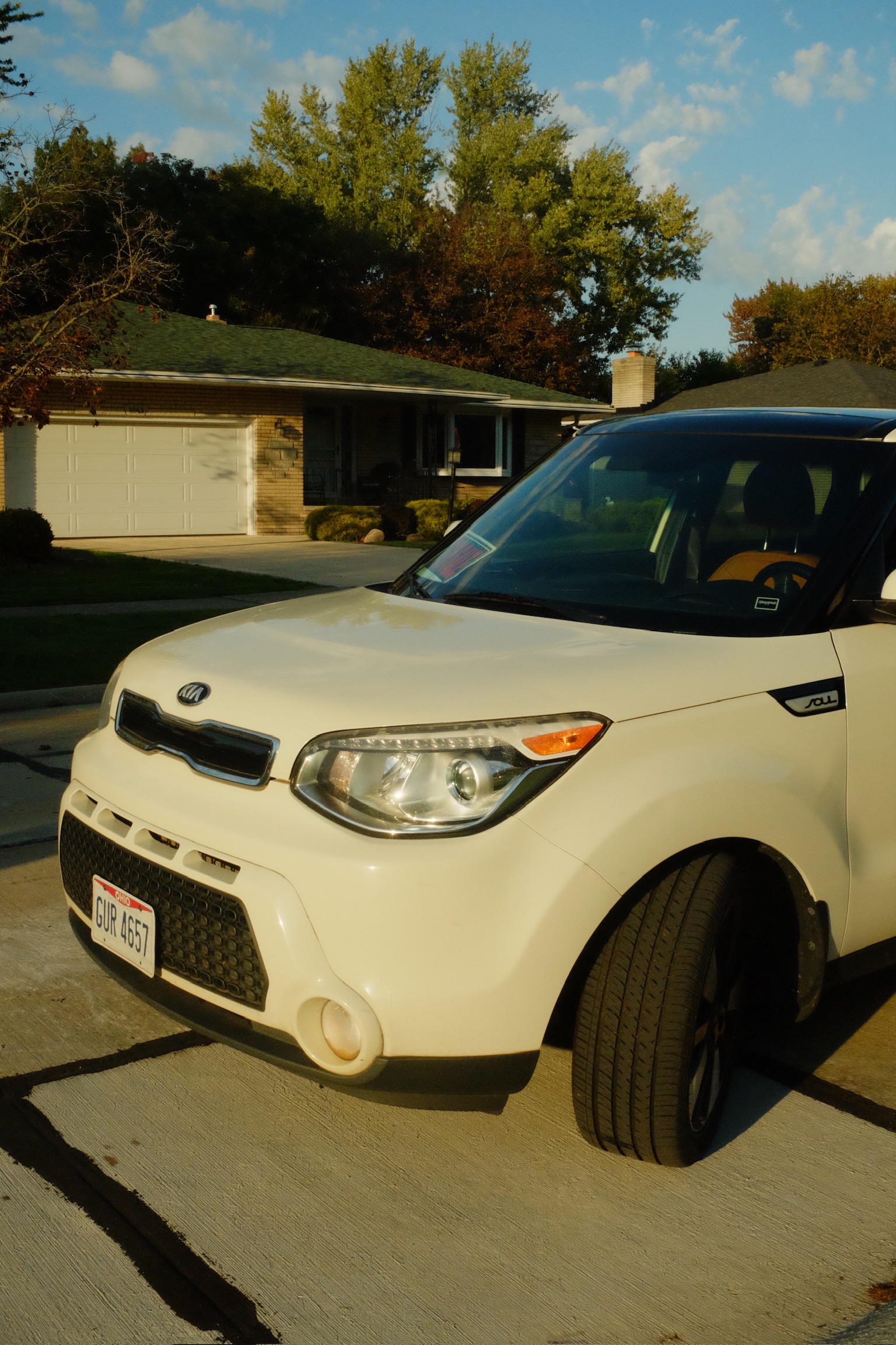 Used 2015 Kia Soul ! w/ Sun & Sound Package FWD image 2