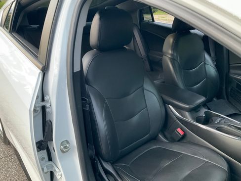 Used 2017 Chevrolet Volt Premier w/ Driver Confidence II Package FWD image 13