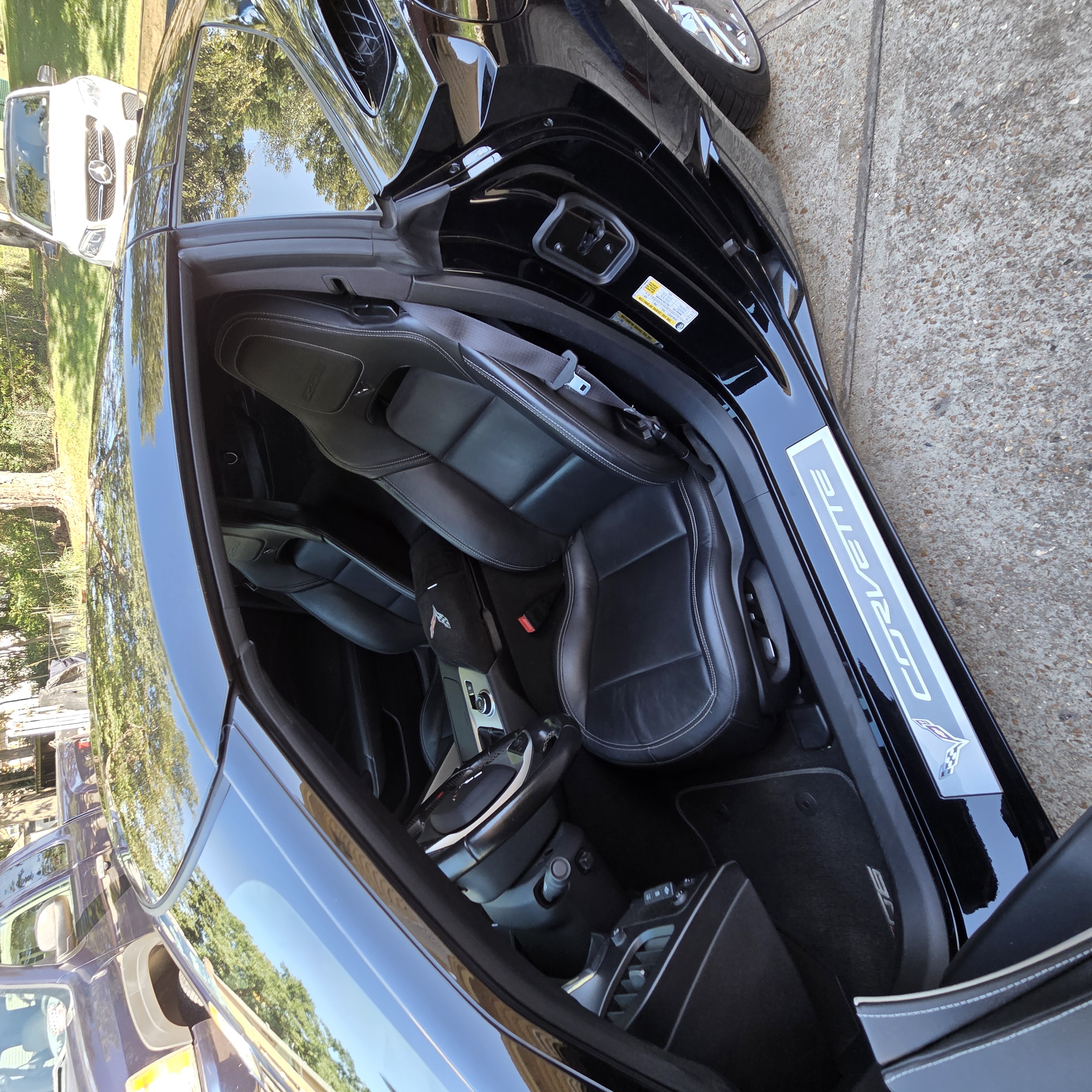 Used 2015 Chevrolet Corvette Z06 w/ 2LZ Preferred Equipment Group RWD image 10