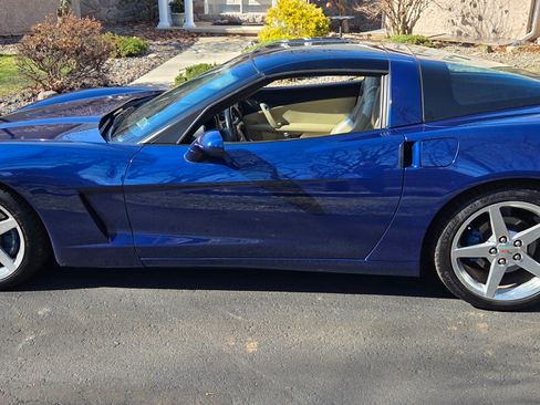 Used 2005 Chevrolet Corvette Coupe w/ Preferred Equipment Group image 12