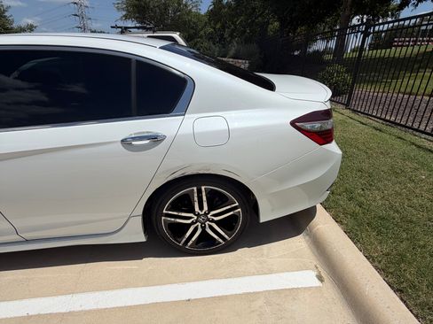 Used 2017 Honda Accord Sport image 11