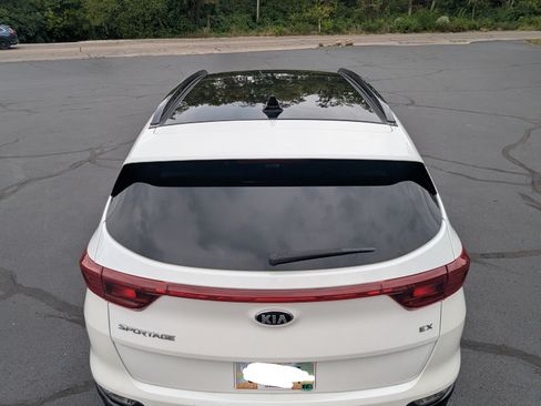 Used 2022 Kia Sportage EX w/ EX Technology Package image 2