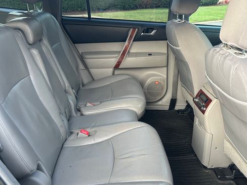 Used 2012 Toyota Highlander Limited w/ Tow Pkg AWD/4WD image 10