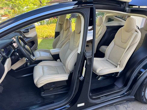 Used 2016 Tesla Model X 75D image 11