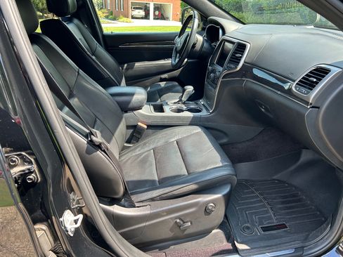 Used 2018 Jeep Grand Cherokee Overland RWD image 19
