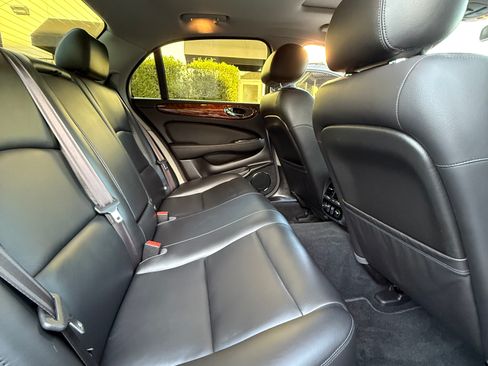 Used 2004 Jaguar XJ8 image 20