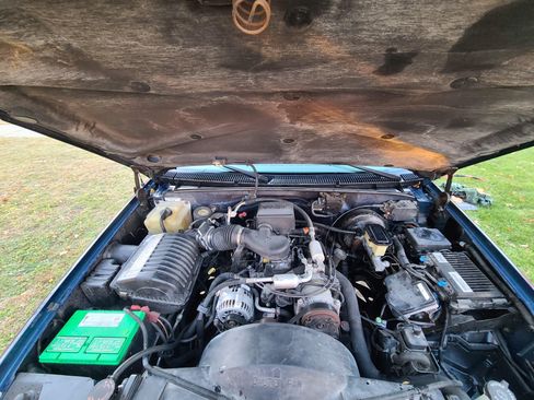 Used 1999 GMC Suburban 2WD w/ Marketing Opt Pkg 2 image 16