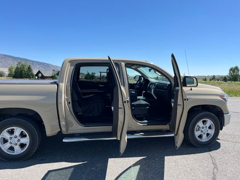 Used 2018 Toyota Tundra SR5 image 9