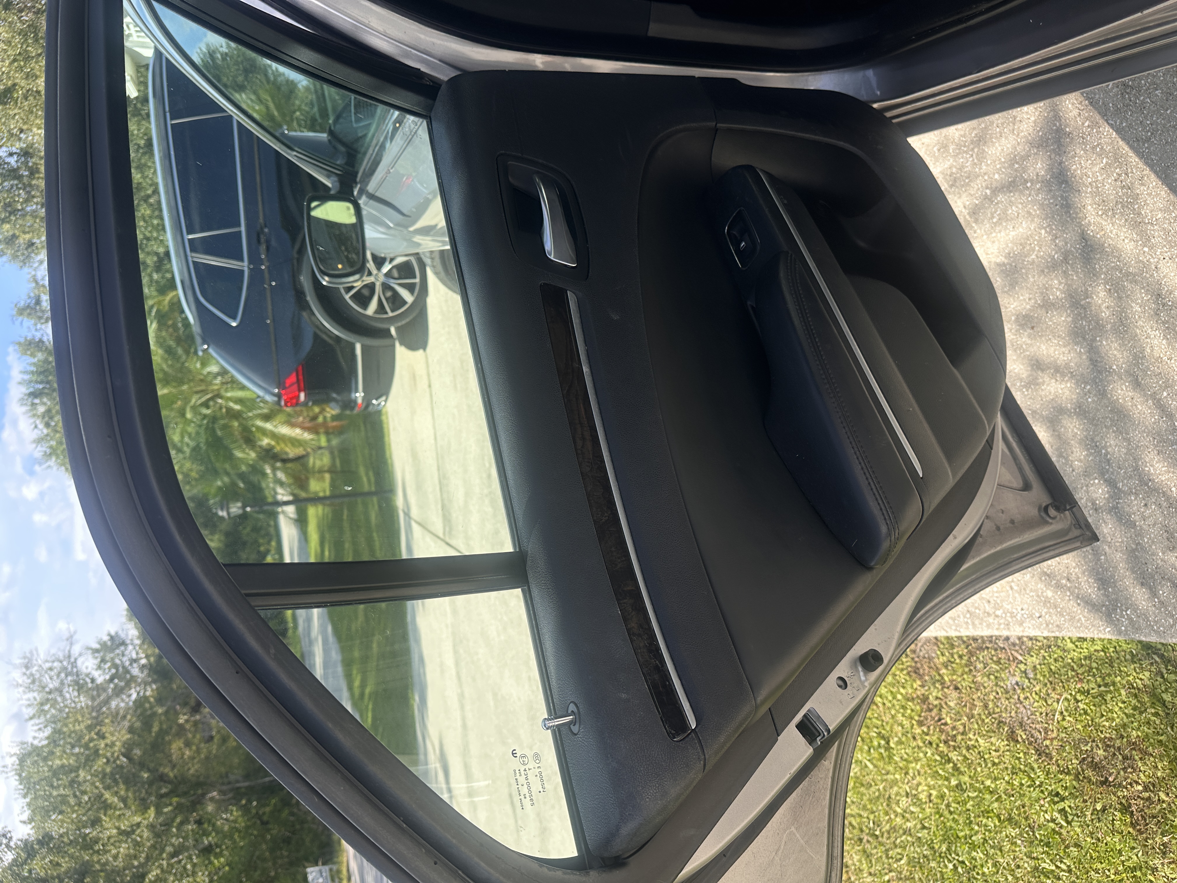 Used 2014 Chrysler 300 C RWD image 11