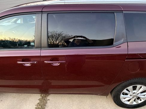 Used 2015 Kia Sedona LX w/ LX Convenience Package image 1