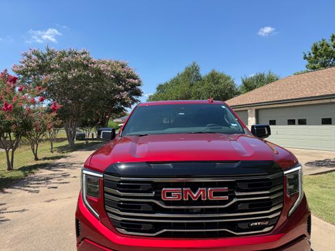 Used 2025 GMC Sierra 1500 AT4 w/ AT4 Premium Package AWD/4WD image 8