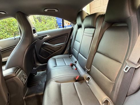 Used 2015 Mercedes-Benz CLA 250 image 11