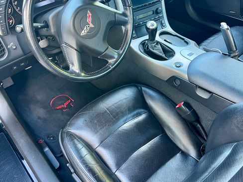 Used 2005 Chevrolet Corvette Convertible w/ Preferred Equipment Group image 11