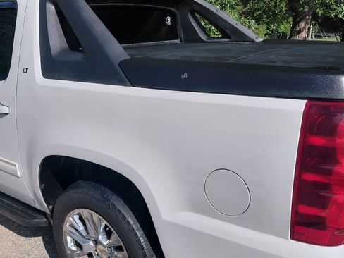 Used 2012 Chevrolet Avalanche LT AWD/4WD image 4