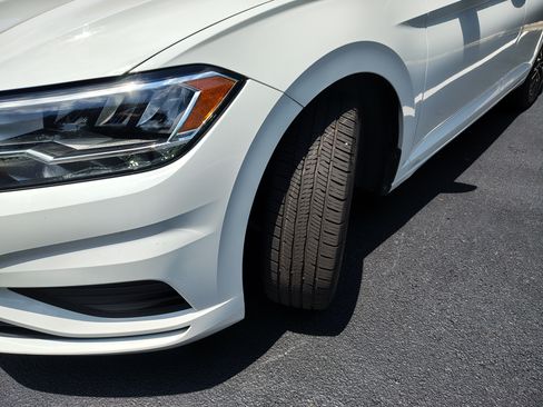 Used 2019 Volkswagen Jetta SE w/ Cold Weather Package image 9