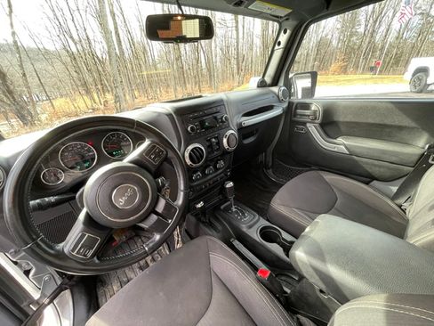 Used 2013 Jeep Wrangler Unlimited Sahara image 14