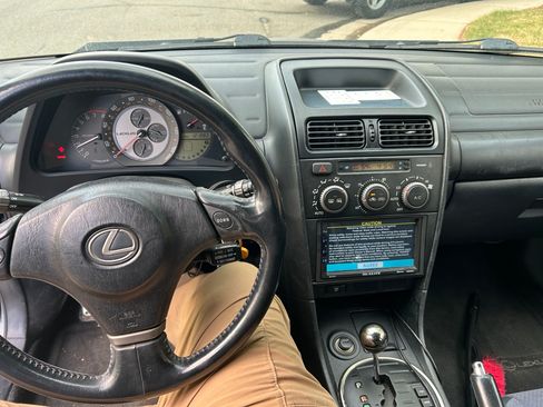 Used 2002 Lexus IS 300 SportCross RWD image 5