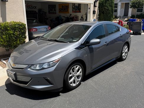 Used 2019 Chevrolet Volt Premier w/ Driver Confidence II Package FWD image 24