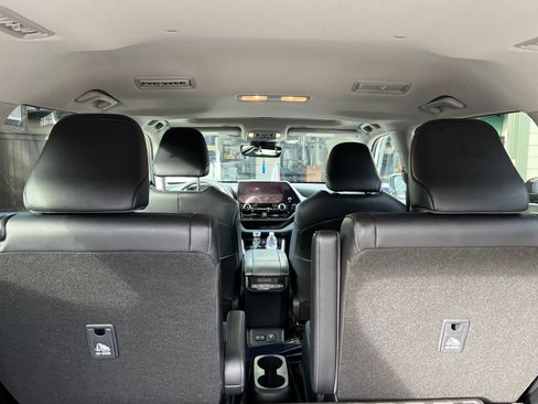 Used 2023 Toyota Highlander Limited image 11