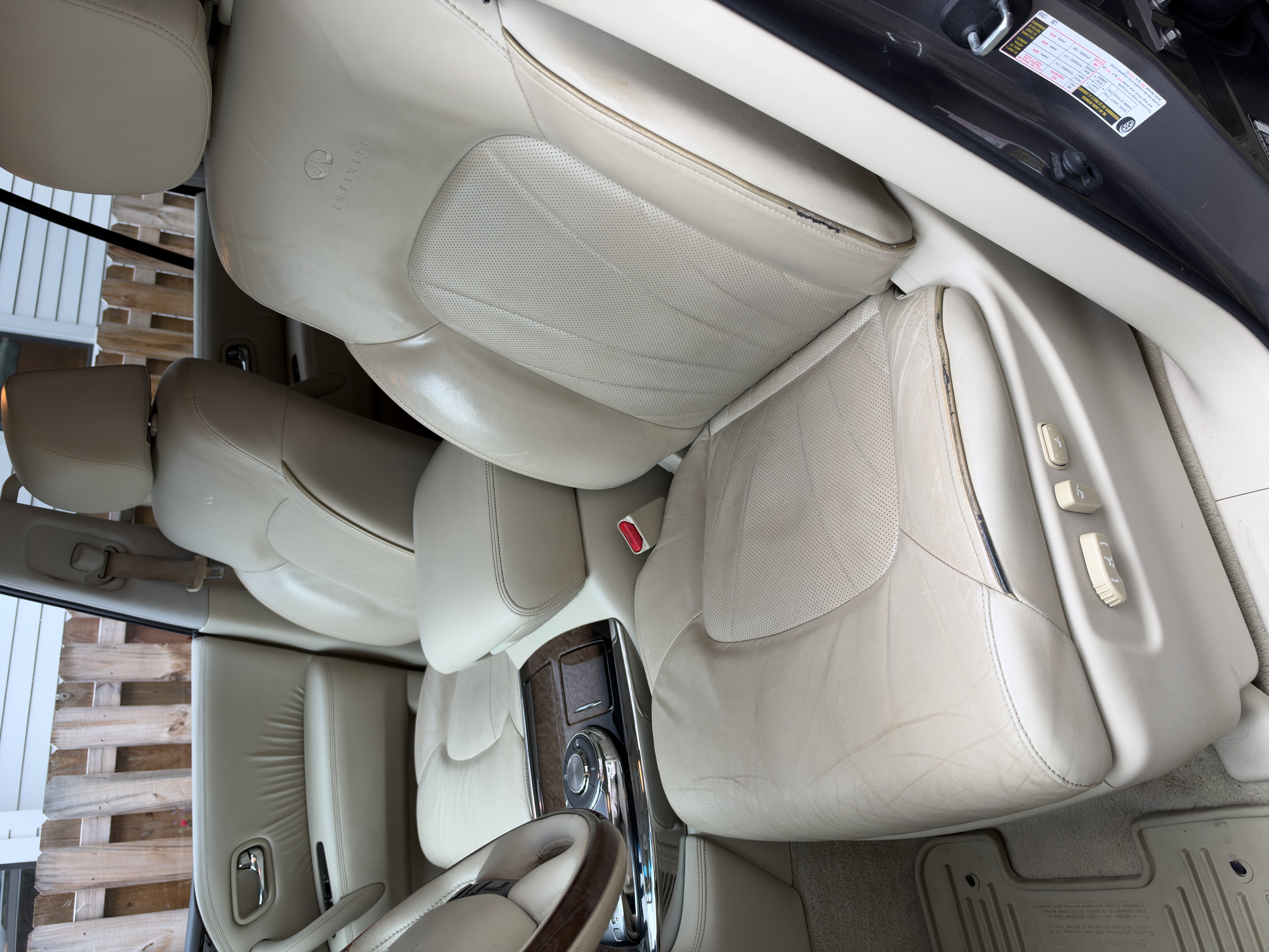 Used 2014 INFINITI QX80 2WD w/ Deluxe Touring Package image 2