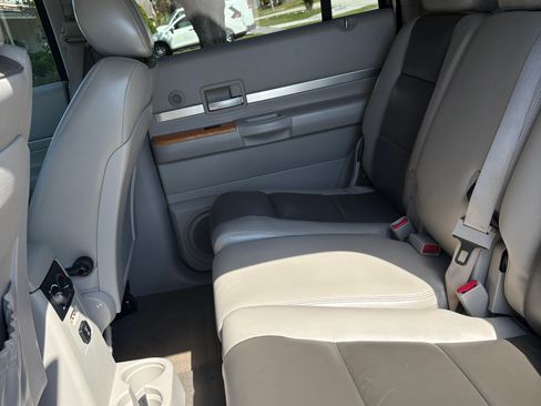 Used 2008 Chrysler Aspen Limited image 26