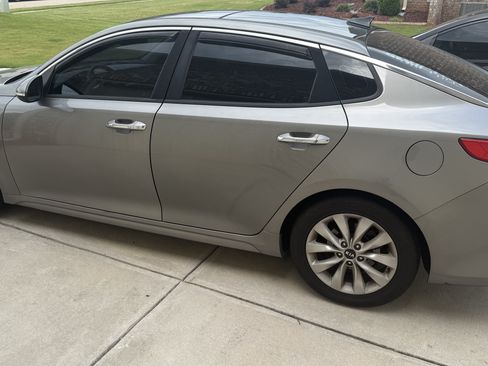 Used 2016 Kia Optima EX w/ Premium Package FWD image 4