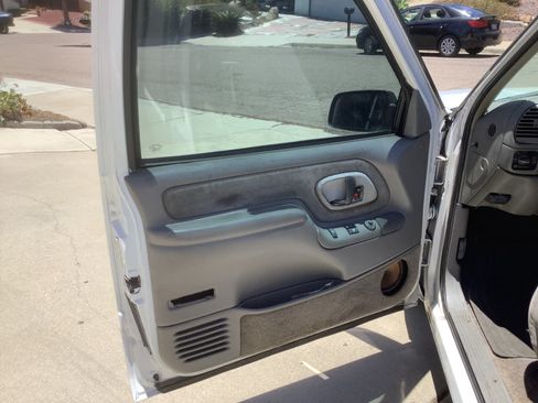 Used 1998 Chevrolet Silverado 1500 2WD Regular Cab w/ Preferred Equipment Group 2 image 9
