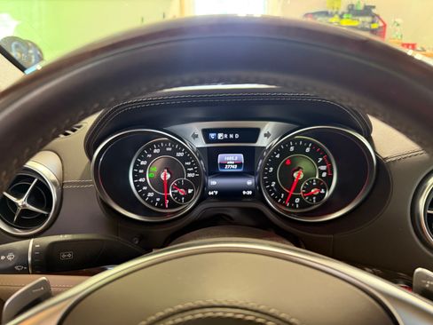 Used 2017 Mercedes-Benz SL 550 image 9