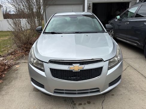 Used 2012 Chevrolet Cruze LS image 2