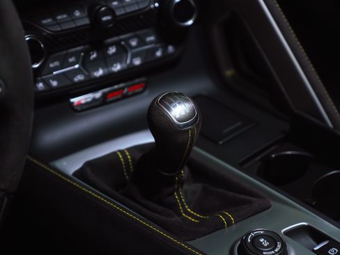 Used 2018 Chevrolet Corvette Z06 image 11