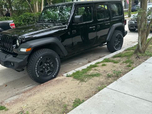 Used 2023 Jeep Wrangler Unlimited Sport image 1