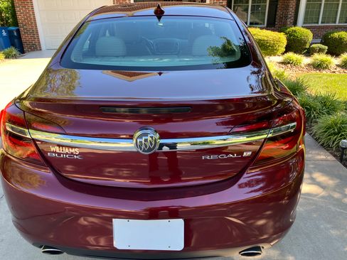 Used 2017 Buick Regal Premium w/ Driver Confidence Package #1 FWD image 6