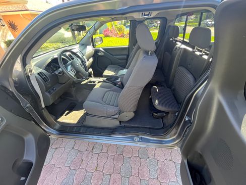 Used 2017 Nissan Frontier SV image 8