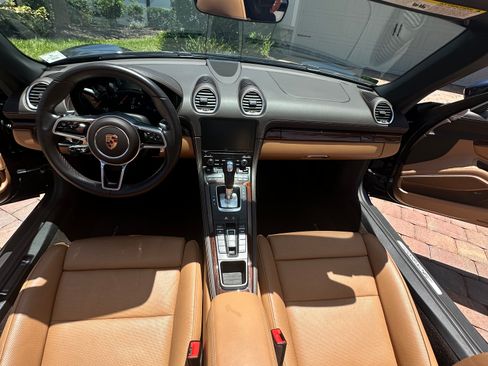 Used 2019 Porsche 718 Boxster RWD image 15