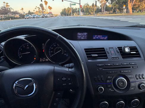 Used 2013 MAZDA MAZDA3 i Touring FWD image 14