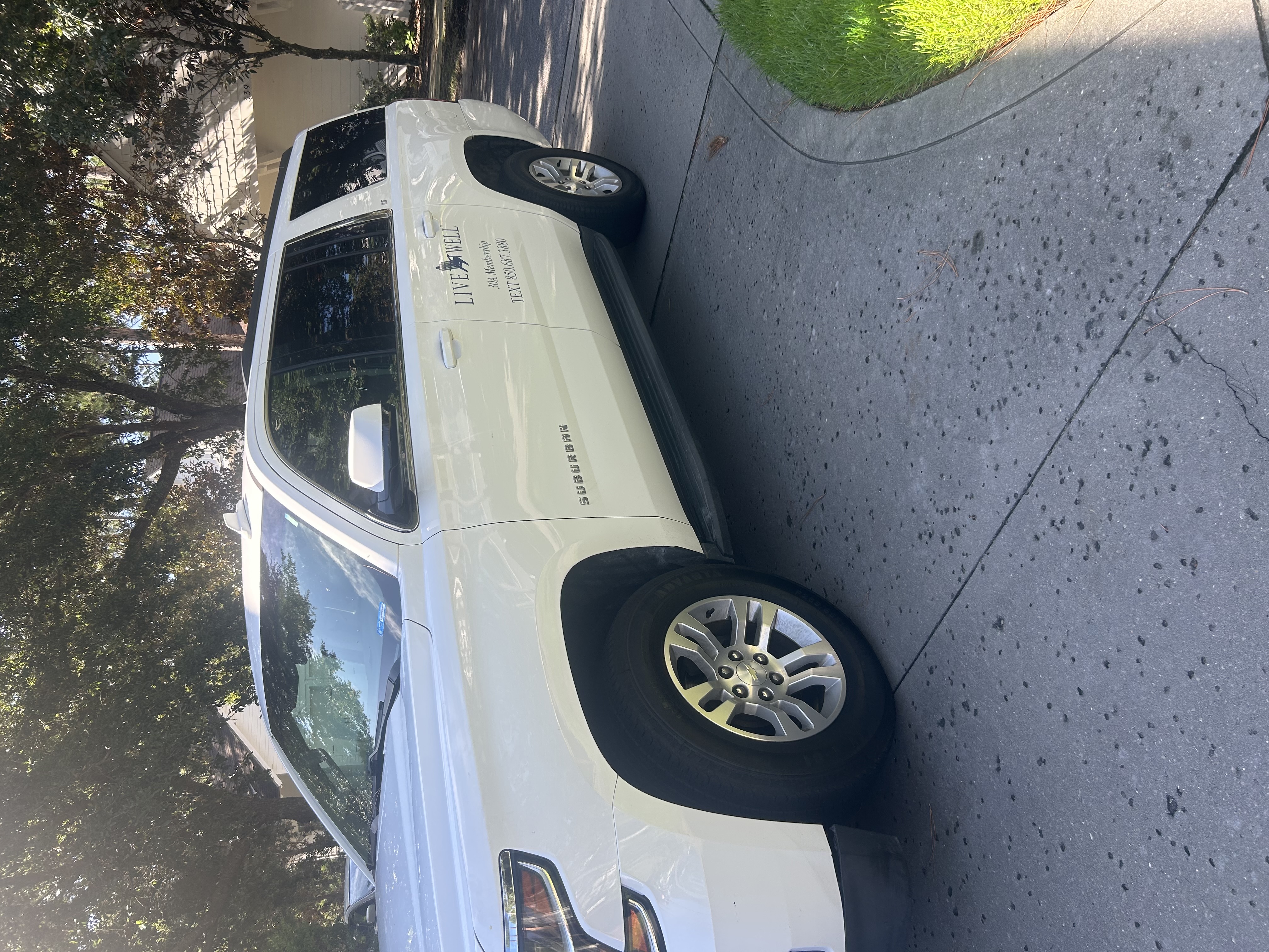 Used 2019 Chevrolet Suburban LT RWD image 4