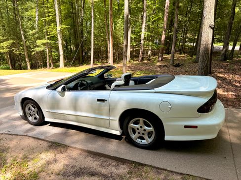 Used 1995 Pontiac Firebird Trans Am RWD image 8